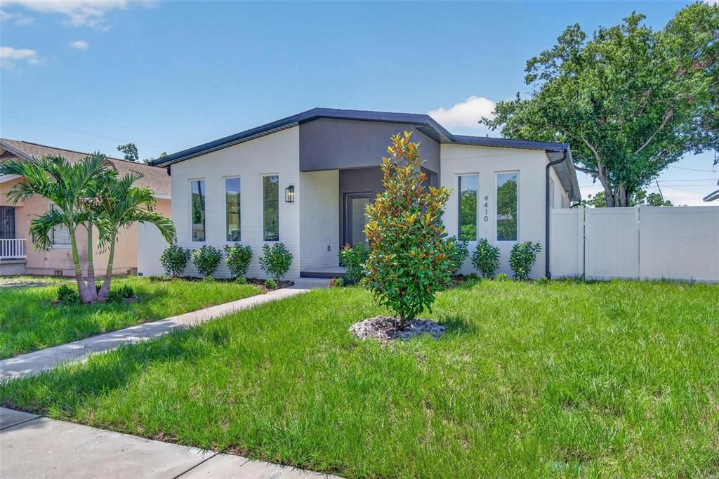 For Sale: $729,900 (4 beds, 2 baths, 1840 Square Feet)