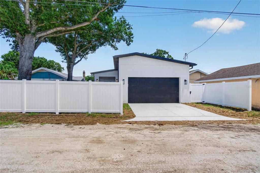 For Sale: $729,900 (4 beds, 2 baths, 1840 Square Feet)