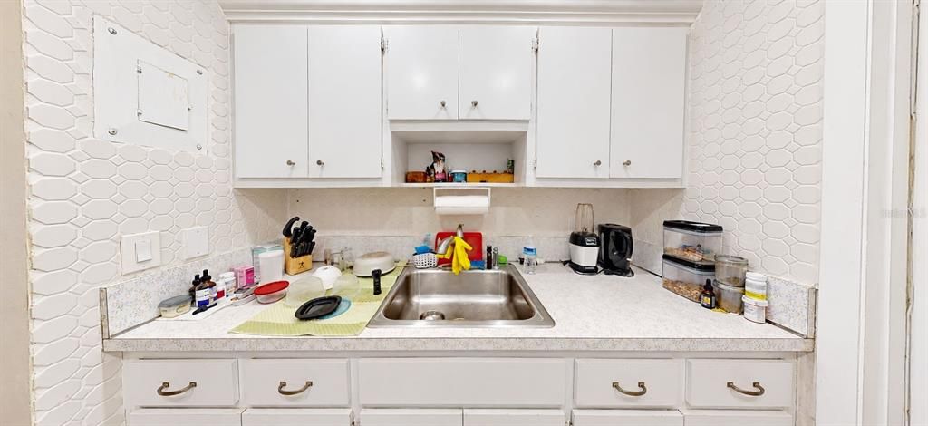 For Sale: $105,000 (2 beds, 1 baths, 750 Square Feet)