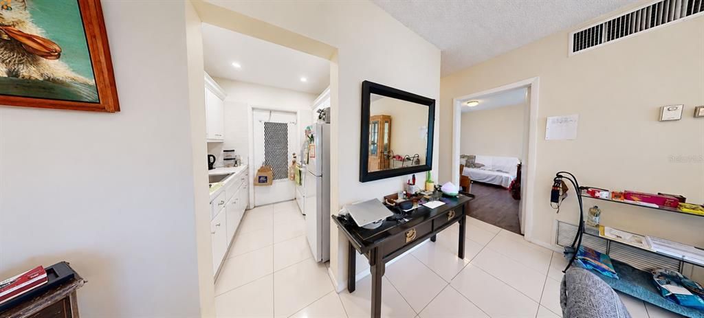 For Sale: $105,000 (2 beds, 1 baths, 750 Square Feet)