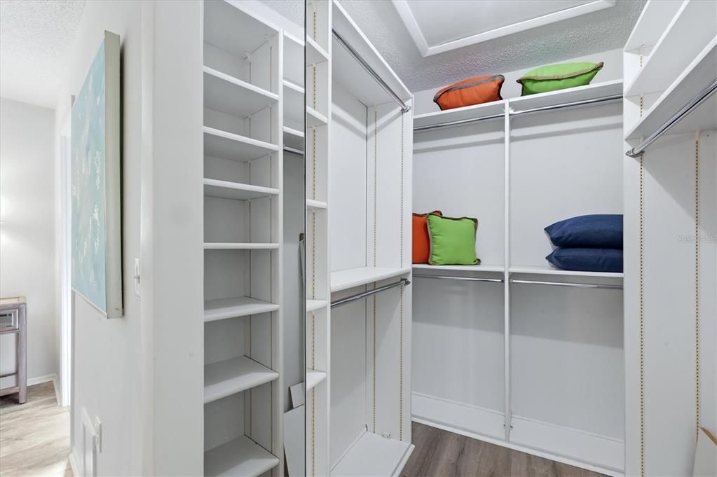 На продажу: $199,900 (2 спален, 2 ванн, 1332 Квадратных фут)