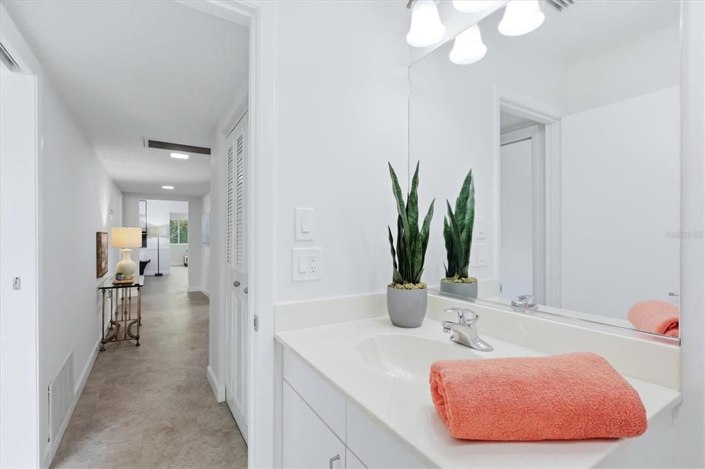 На продажу: $199,900 (2 спален, 2 ванн, 1332 Квадратных фут)