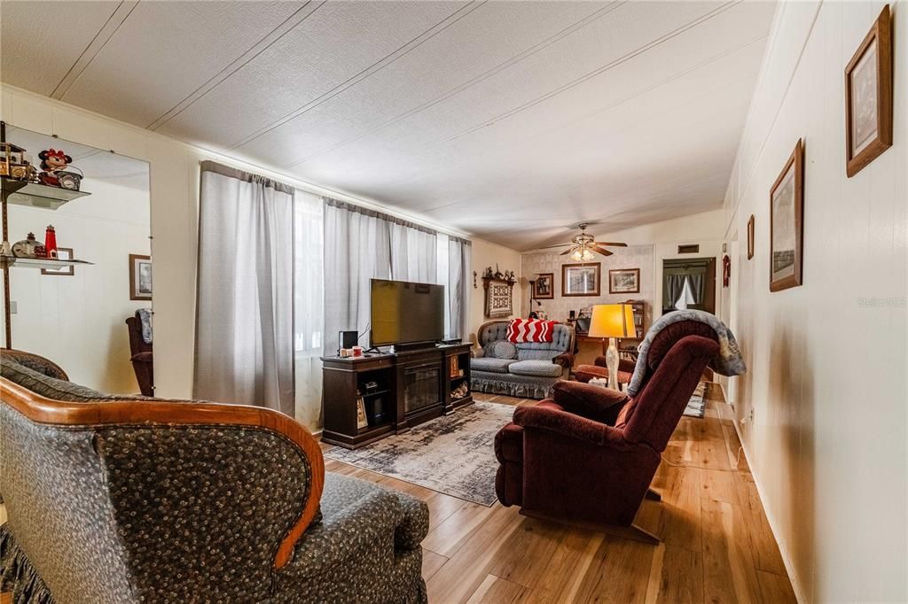 En Venta: $213,500 (3 camas, 2 baños, 1440 Pies cuadrados)