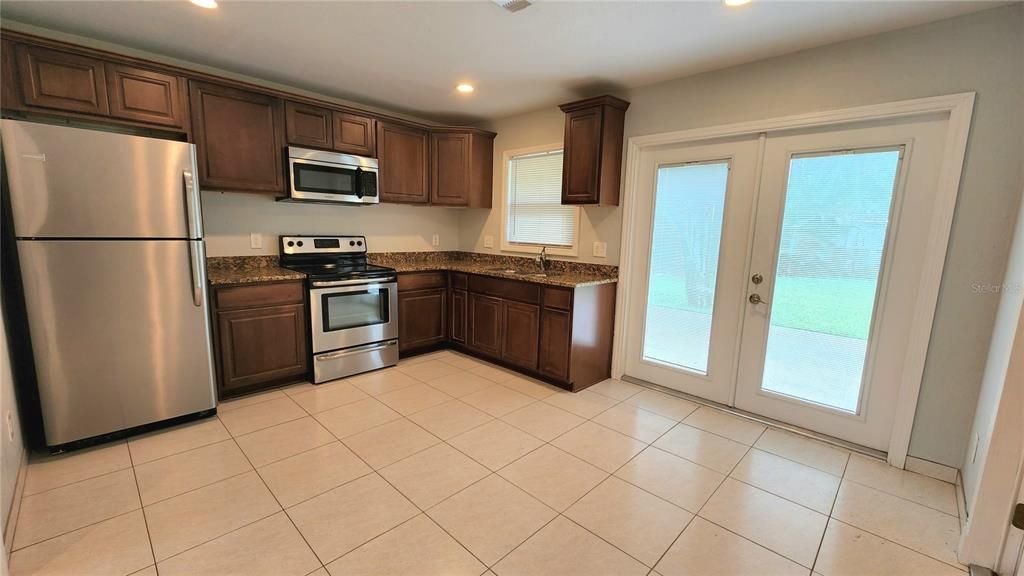 В аренду: $2,550 (2 спален, 2 ванн, 1527 Квадратных фут)
