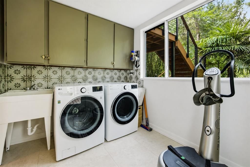For Sale: $1,400,000 (4 beds, 3 baths, 3046 Square Feet)