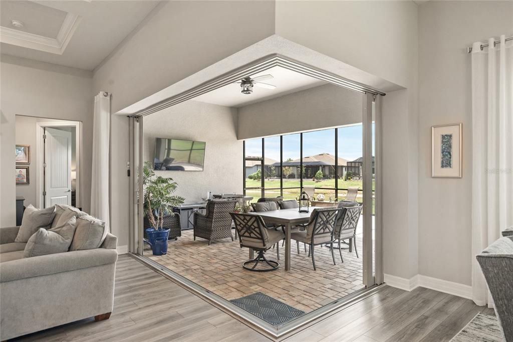 En Venta: $799,000 (3 camas, 3 baños, 2530 Pies cuadrados)