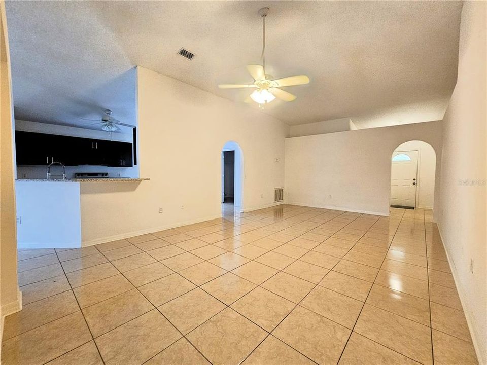 For Rent: $2,550 (4 beds, 2 baths, 1855 Square Feet)