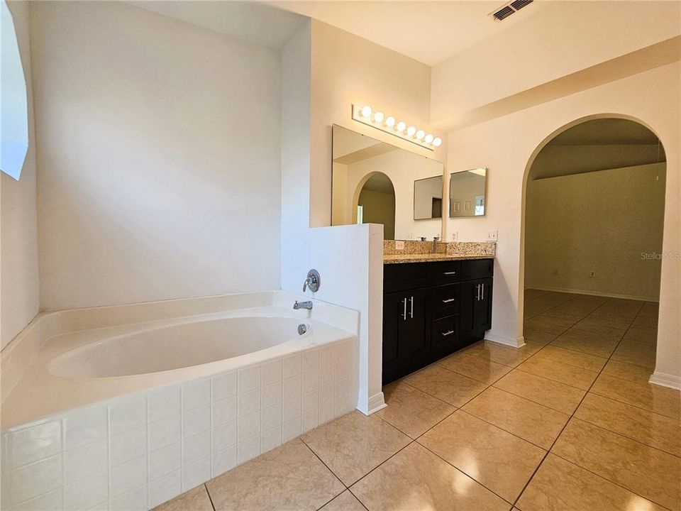 For Rent: $2,550 (4 beds, 2 baths, 1855 Square Feet)