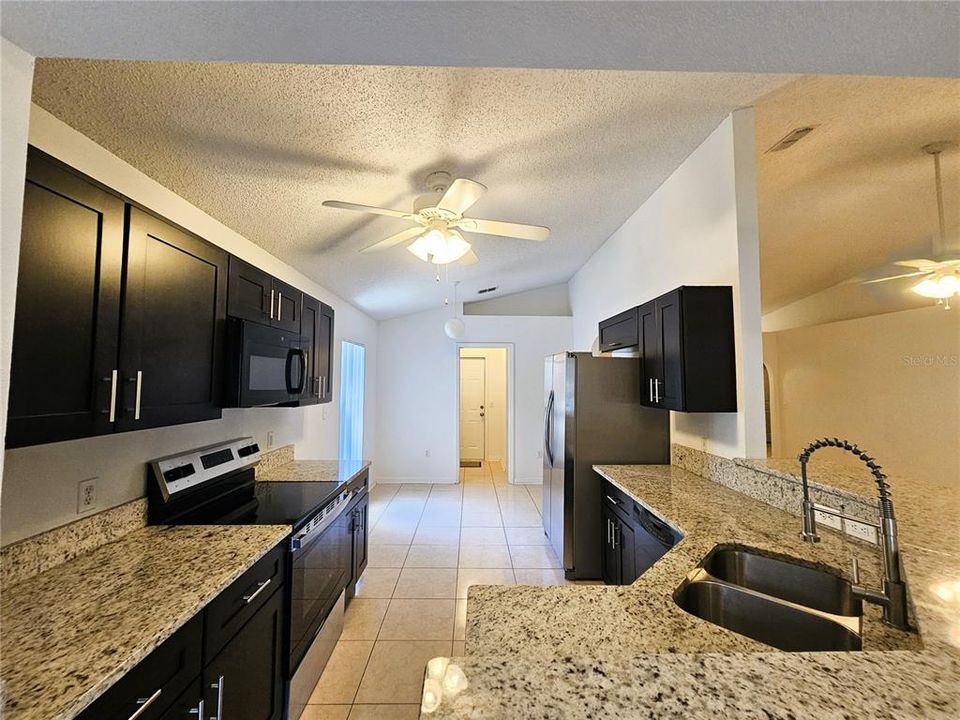 For Rent: $2,550 (4 beds, 2 baths, 1855 Square Feet)
