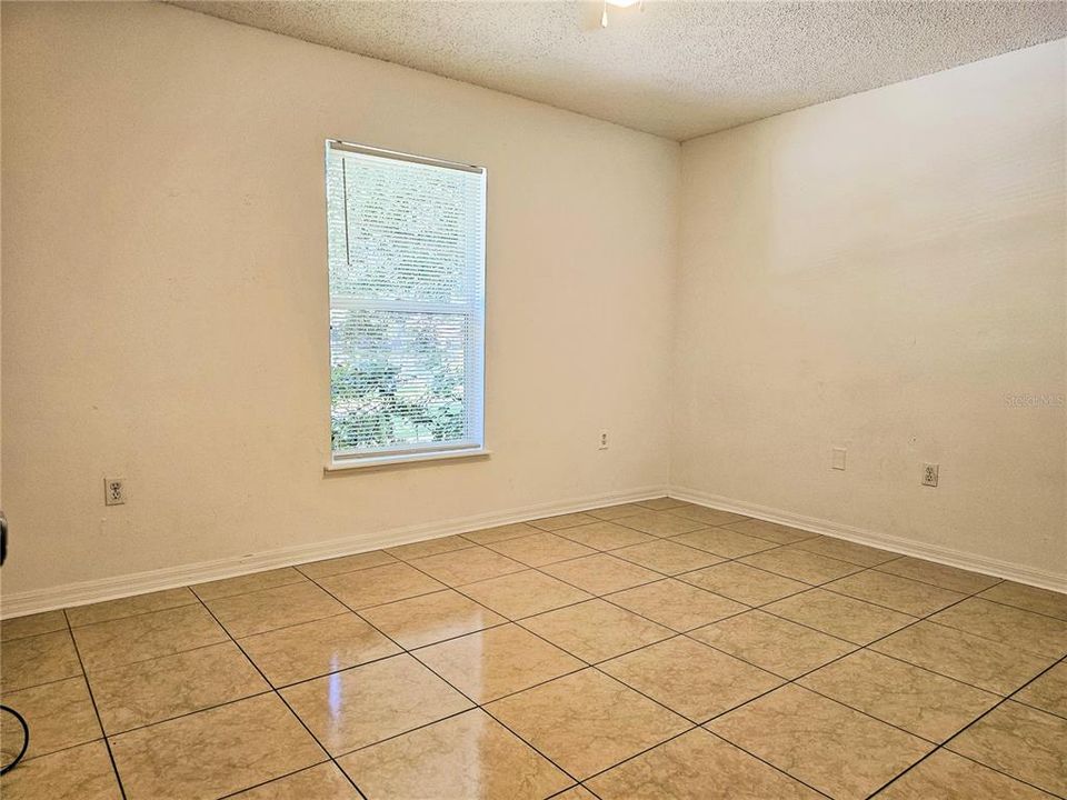 For Rent: $2,550 (4 beds, 2 baths, 1855 Square Feet)