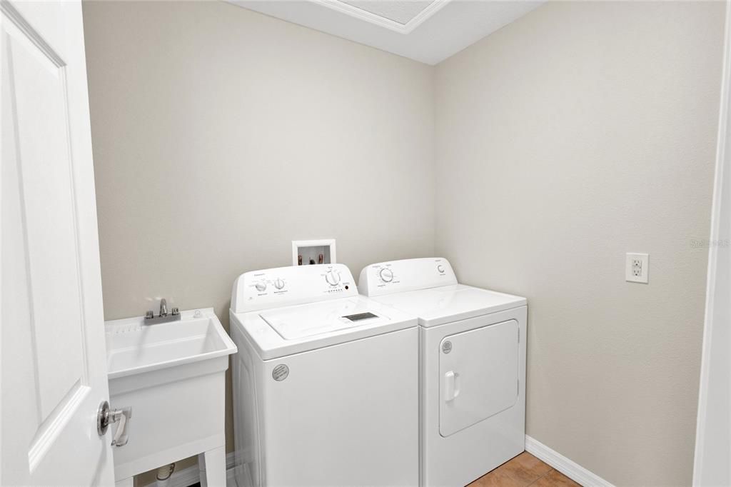For Rent: $2,549 (3 beds, 3 baths, 1835 Square Feet)