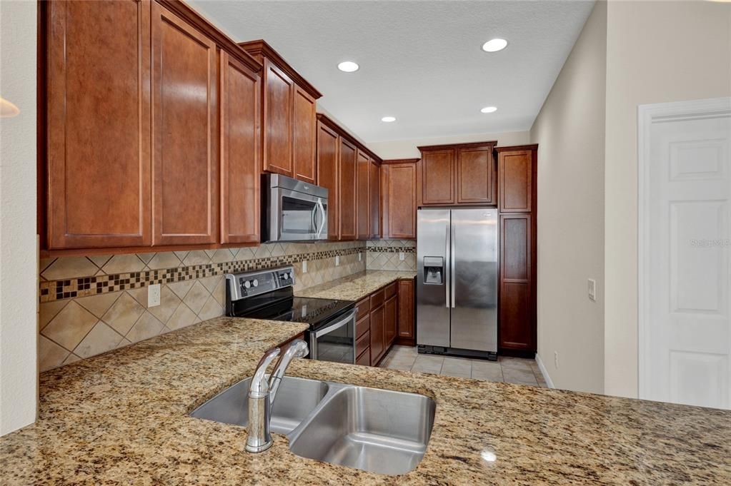 For Rent: $2,549 (3 beds, 3 baths, 1835 Square Feet)