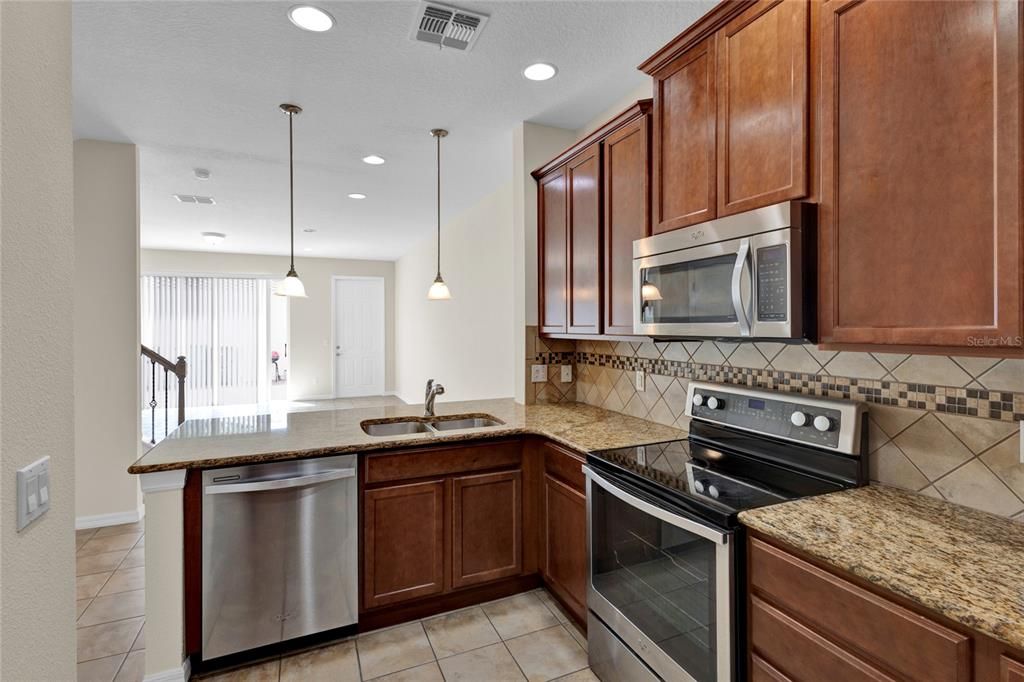 For Rent: $2,549 (3 beds, 3 baths, 1835 Square Feet)