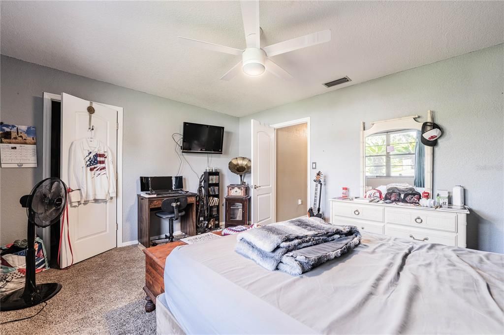 En Venta: $399,000 (3 camas, 2 baños, 2155 Pies cuadrados)