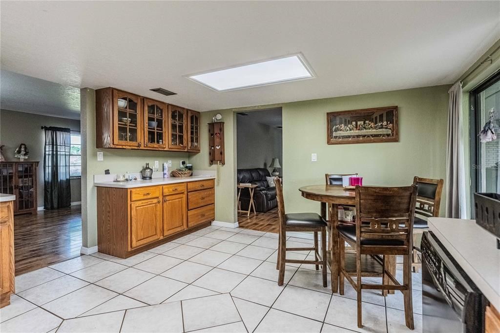 En Venta: $399,000 (3 camas, 2 baños, 2155 Pies cuadrados)