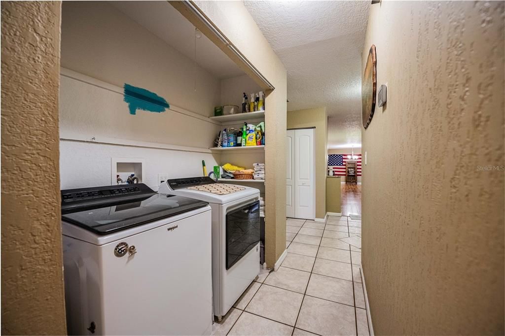 En Venta: $399,000 (3 camas, 2 baños, 2155 Pies cuadrados)