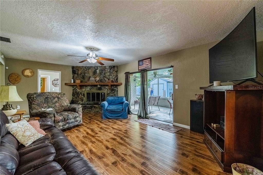 En Venta: $399,000 (3 camas, 2 baños, 2155 Pies cuadrados)