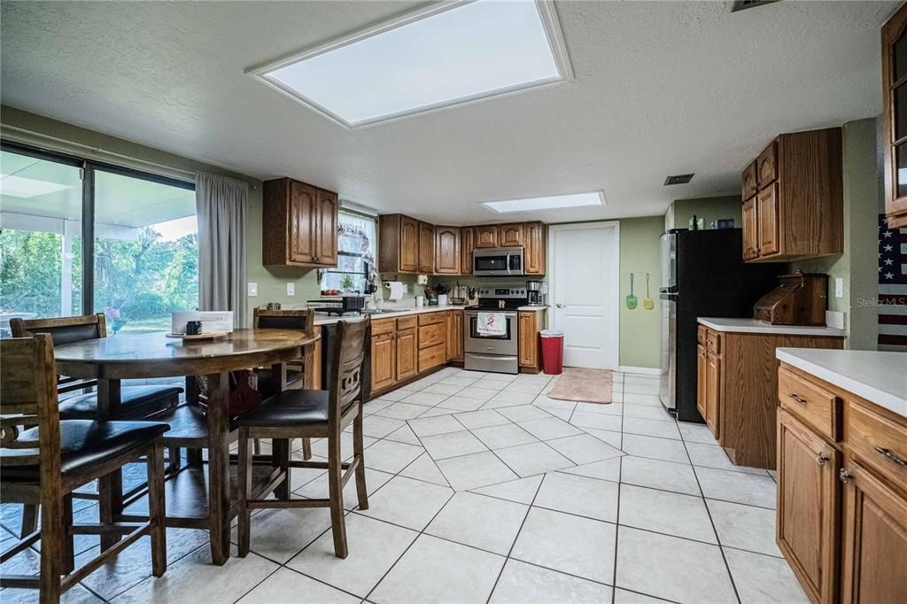 En Venta: $399,000 (3 camas, 2 baños, 2155 Pies cuadrados)
