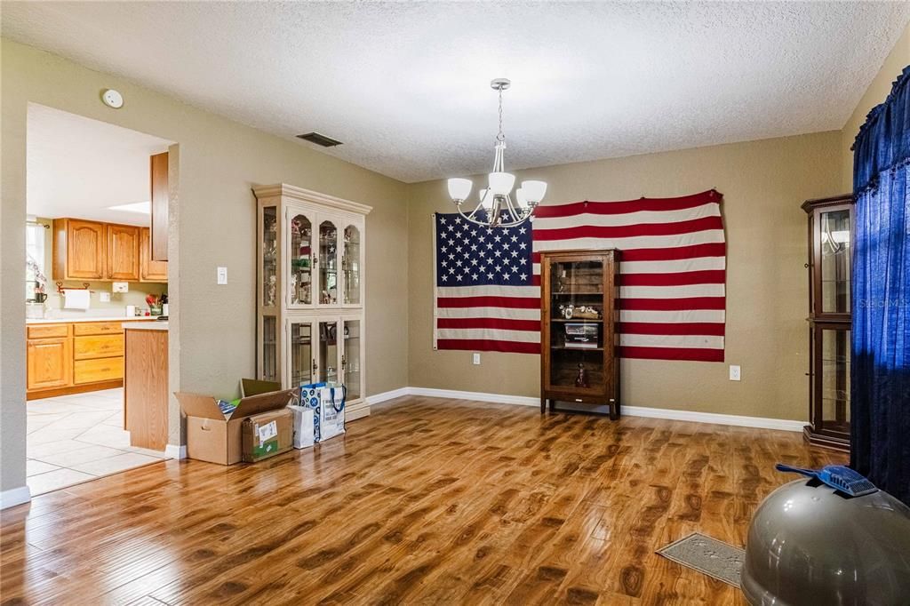 En Venta: $399,000 (3 camas, 2 baños, 2155 Pies cuadrados)