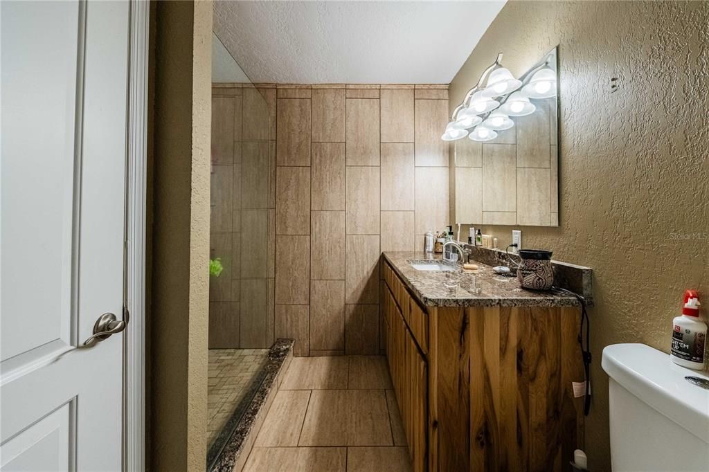 En Venta: $399,000 (3 camas, 2 baños, 2155 Pies cuadrados)