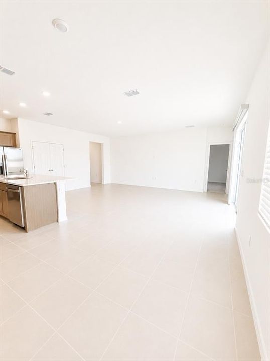 For Rent: $2,200 (4 beds, 2 baths, 1900 Square Feet)