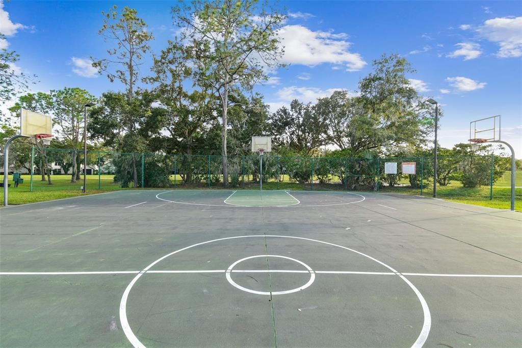 For Sale: $499,999 (4 beds, 2 baths, 1936 Square Feet)