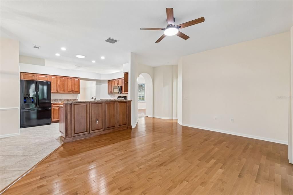 For Sale: $499,999 (4 beds, 2 baths, 1936 Square Feet)