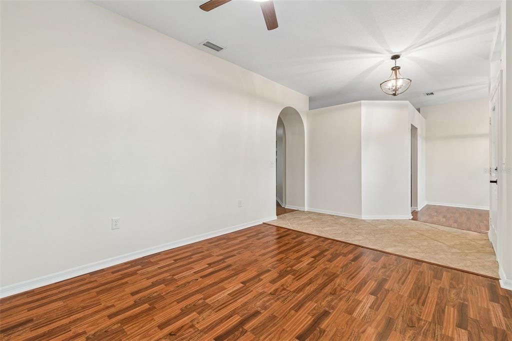 For Sale: $499,999 (4 beds, 2 baths, 1936 Square Feet)