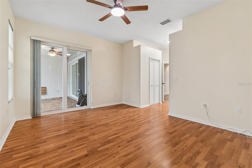 For Sale: $499,999 (4 beds, 2 baths, 1936 Square Feet)