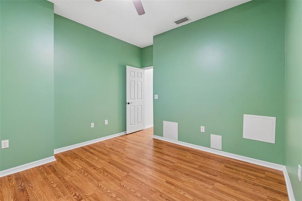 For Sale: $499,999 (4 beds, 2 baths, 1936 Square Feet)