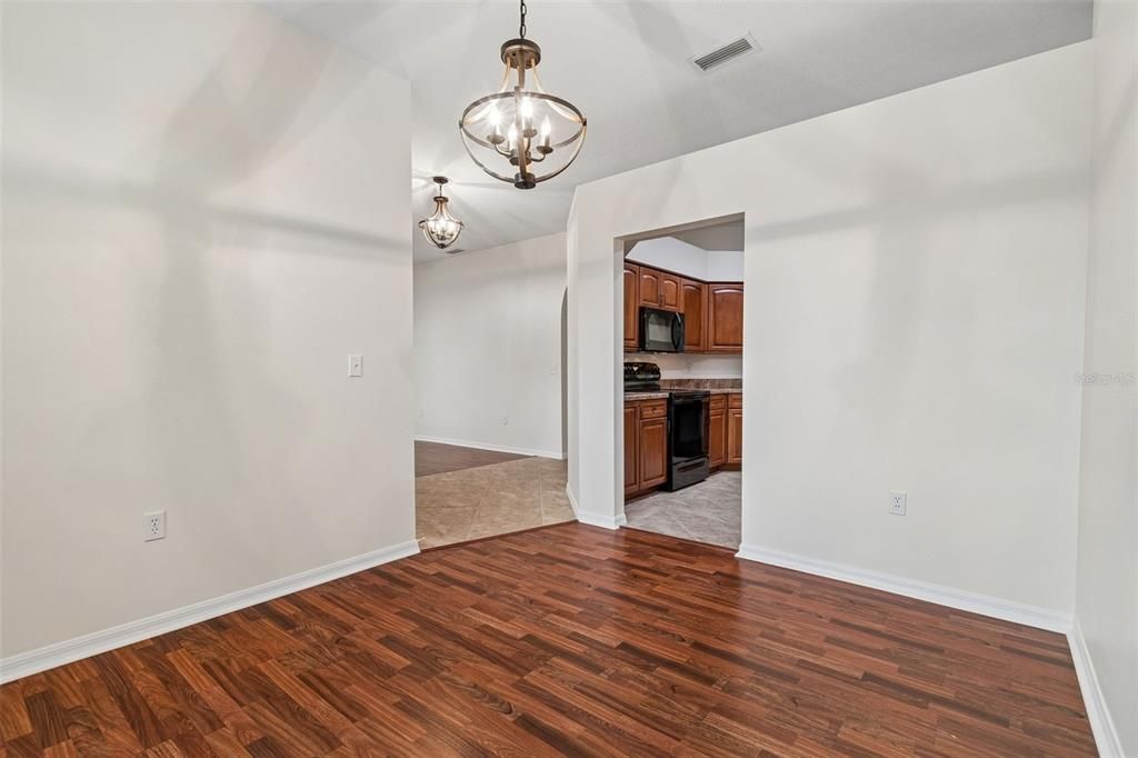 For Sale: $499,999 (4 beds, 2 baths, 1936 Square Feet)
