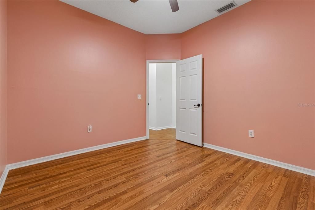 For Sale: $499,999 (4 beds, 2 baths, 1936 Square Feet)