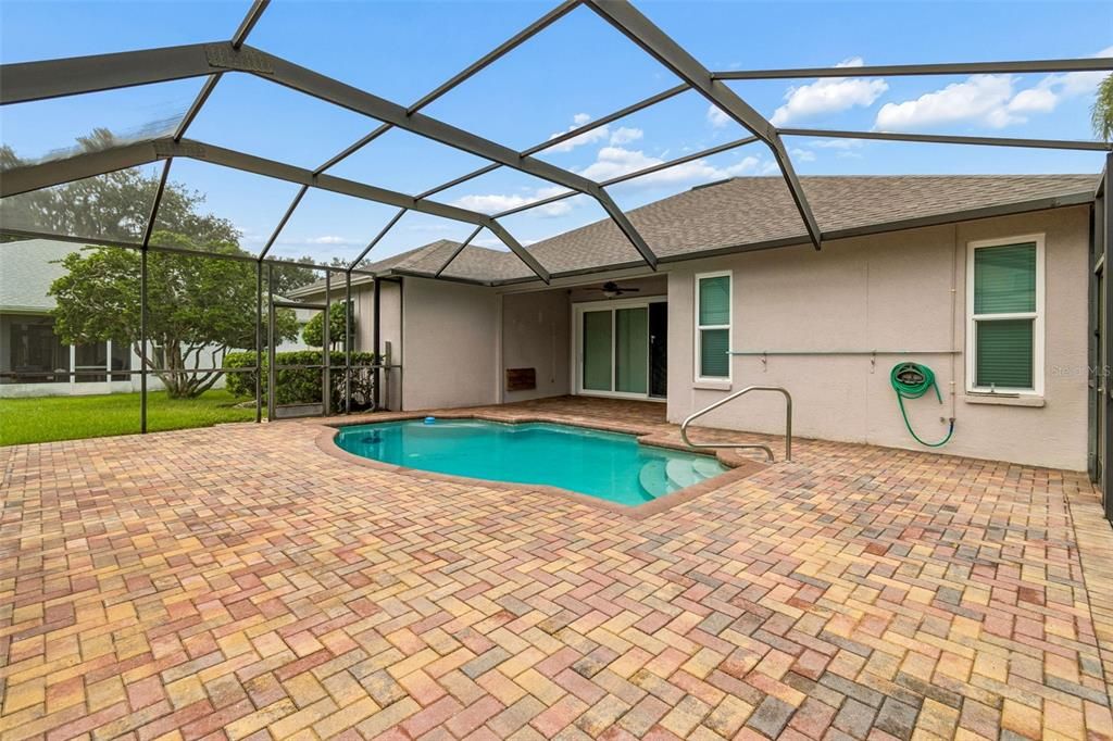 For Sale: $499,999 (4 beds, 2 baths, 1936 Square Feet)