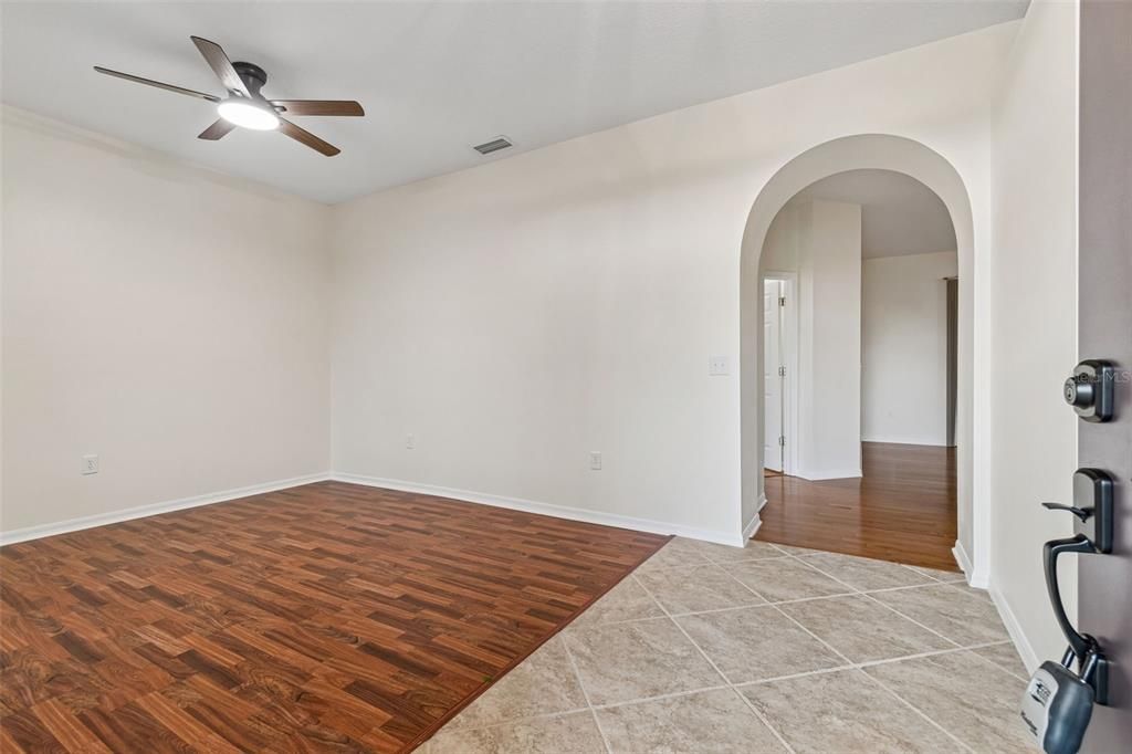 For Sale: $499,999 (4 beds, 2 baths, 1936 Square Feet)