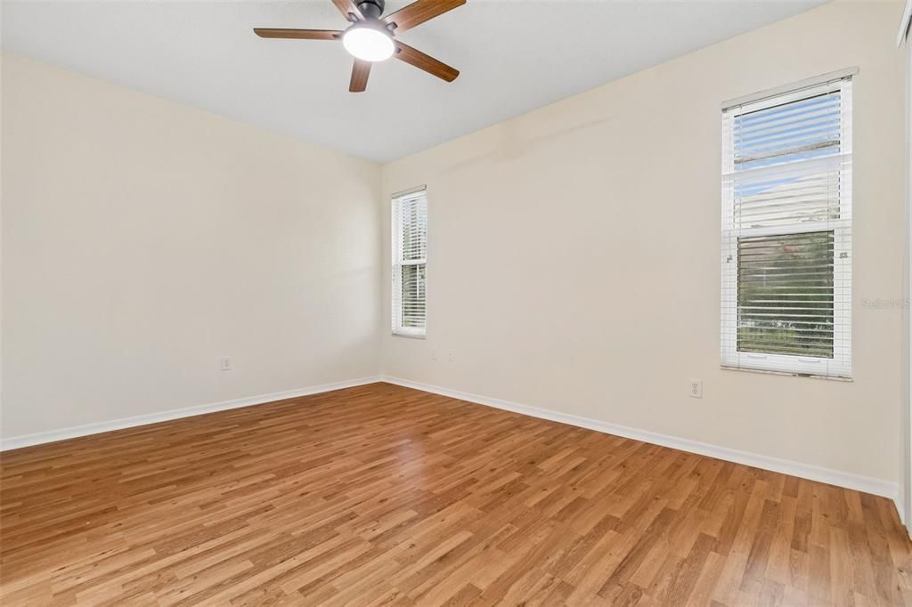 For Sale: $499,999 (4 beds, 2 baths, 1936 Square Feet)