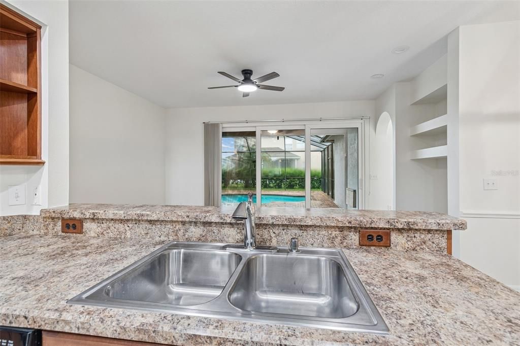 For Sale: $499,999 (4 beds, 2 baths, 1936 Square Feet)