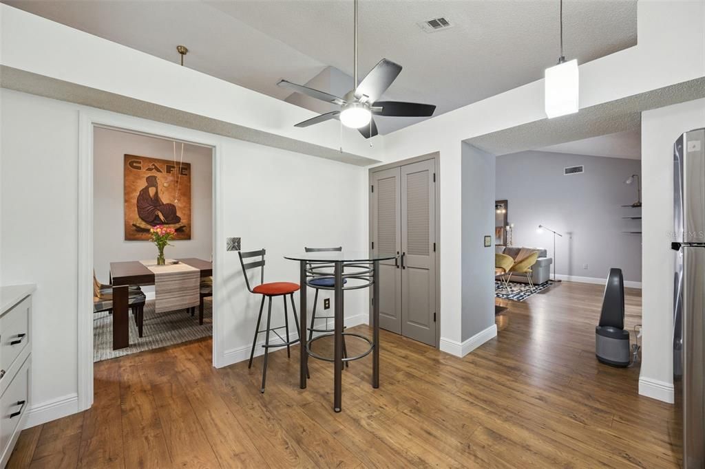 На продажу: $459,900 (3 спален, 2 ванн, 1737 Квадратных фут)