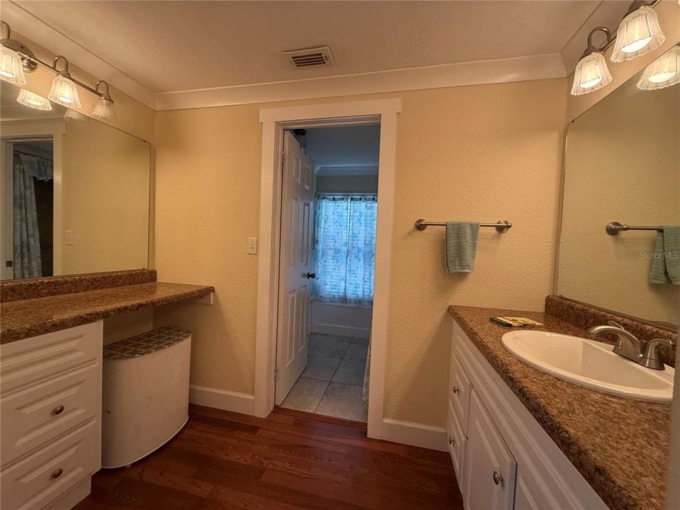 На продажу: $175,000 (2 спален, 2 ванн, 1456 Квадратных фут)