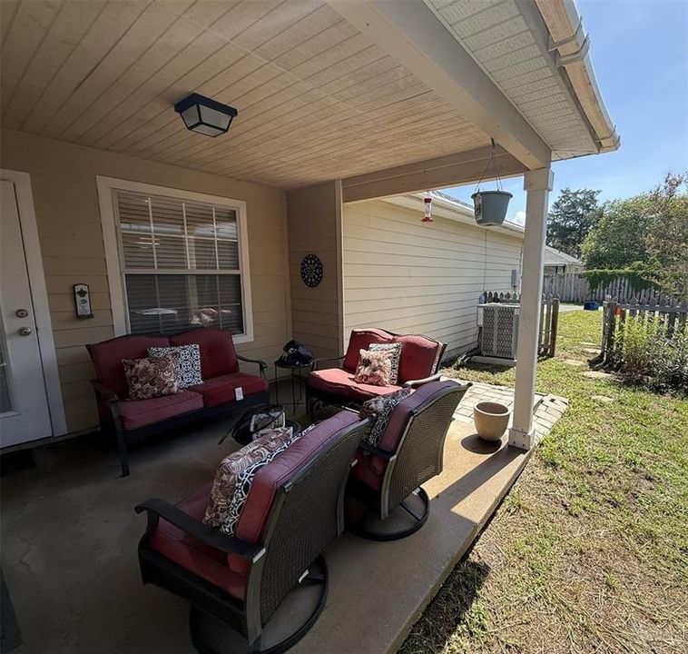 На продажу: $285,000 (3 спален, 2 ванн, 1292 Квадратных фут)