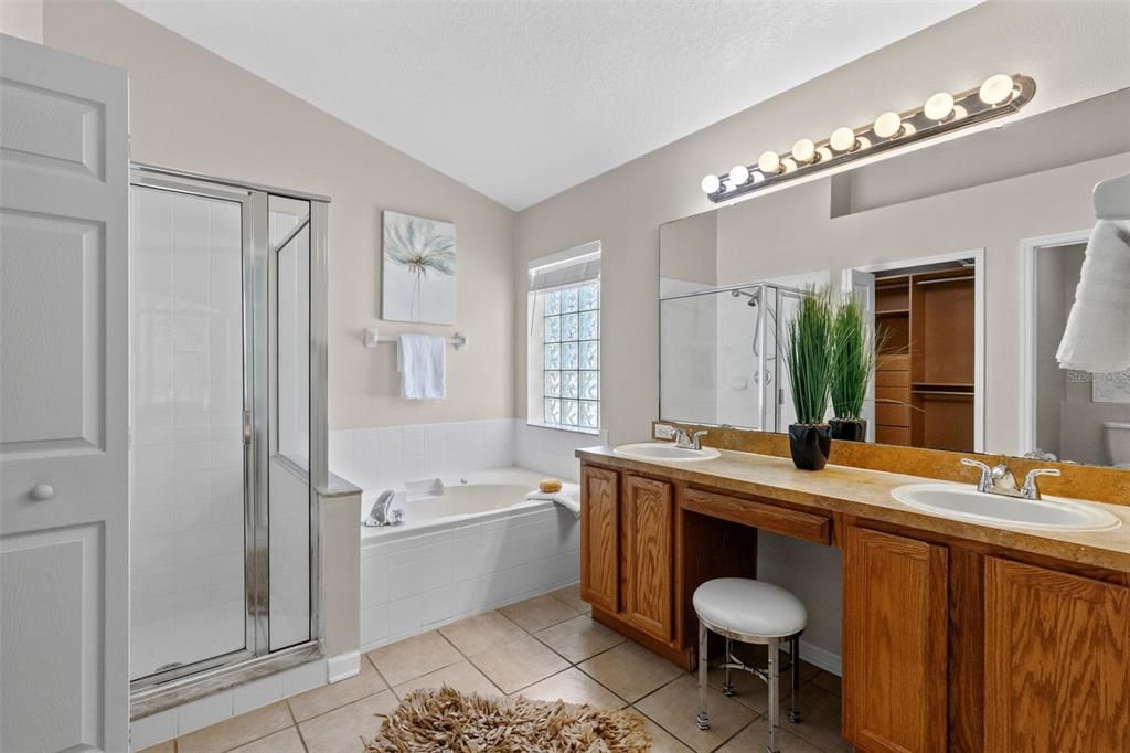 Active With Contract: $434,500 (3 beds, 2 baths, 1686 Square Feet)