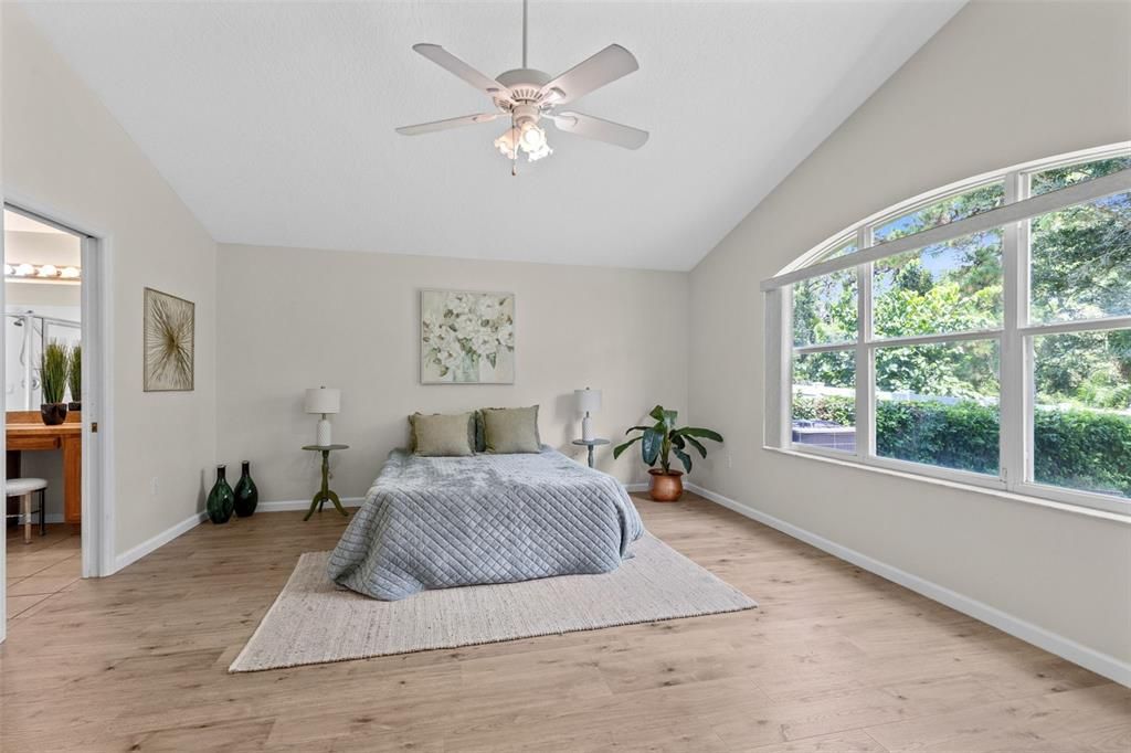 Active With Contract: $434,500 (3 beds, 2 baths, 1686 Square Feet)
