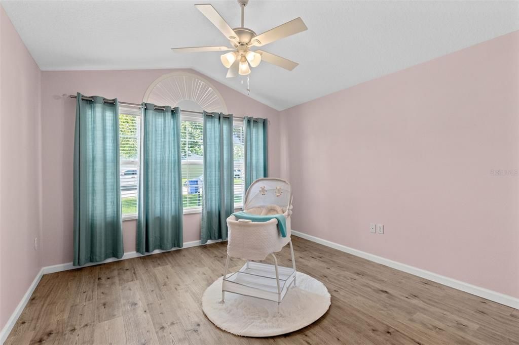 Active With Contract: $434,500 (3 beds, 2 baths, 1686 Square Feet)