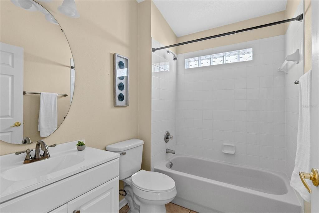 Active With Contract: $434,500 (3 beds, 2 baths, 1686 Square Feet)