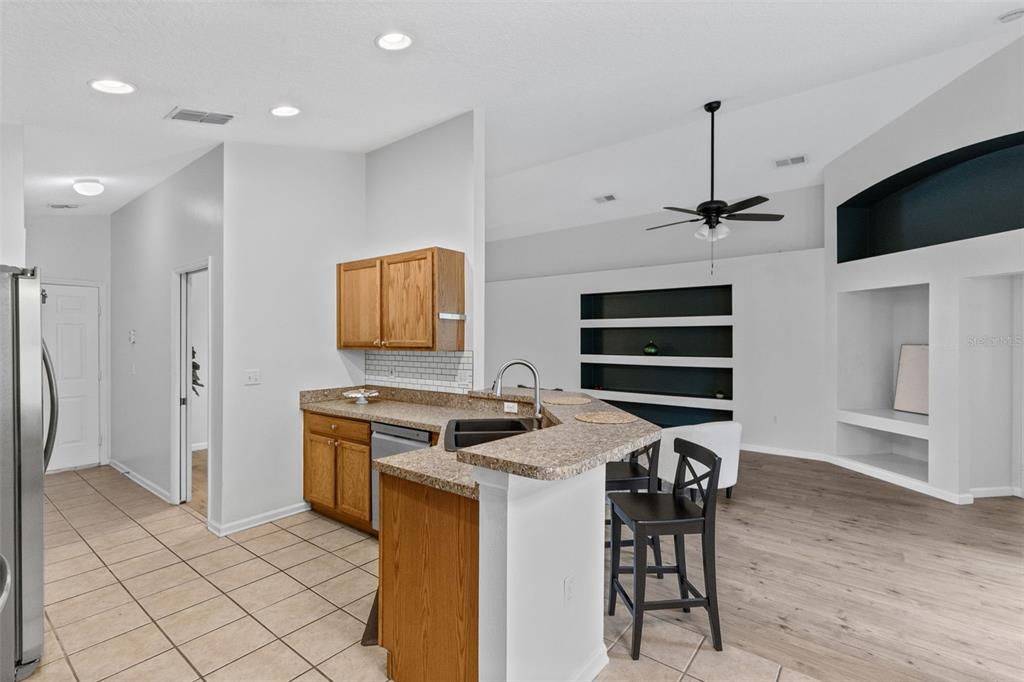 Active With Contract: $434,500 (3 beds, 2 baths, 1686 Square Feet)