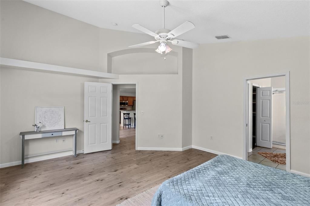 Active With Contract: $434,500 (3 beds, 2 baths, 1686 Square Feet)