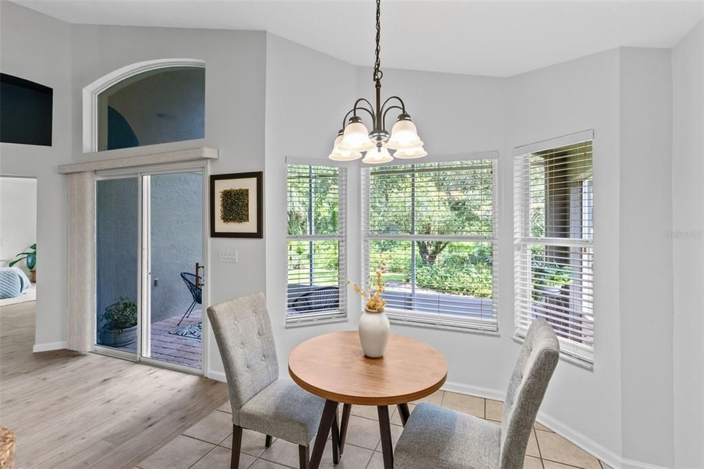 Active With Contract: $434,500 (3 beds, 2 baths, 1686 Square Feet)