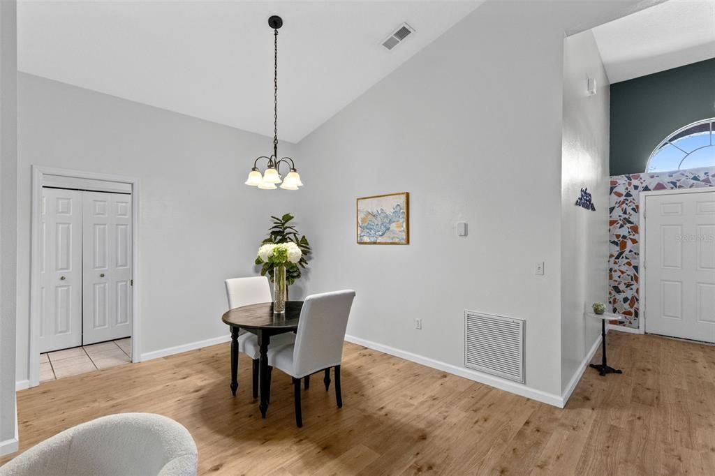 Active With Contract: $434,500 (3 beds, 2 baths, 1686 Square Feet)