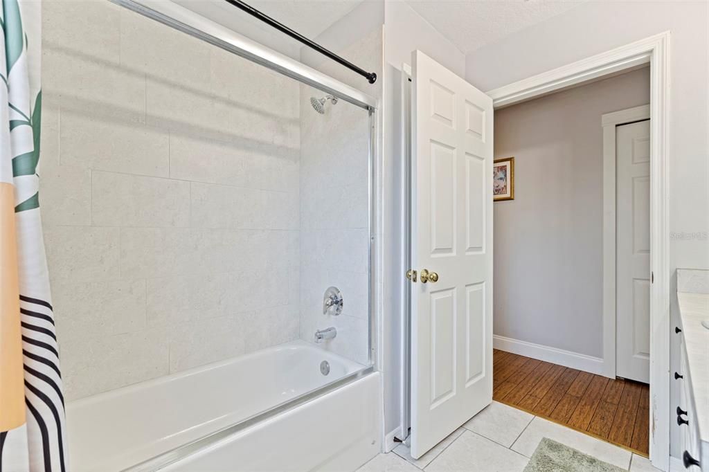 En Venta: $750,000 (4 camas, 3 baños, 1680 Pies cuadrados)