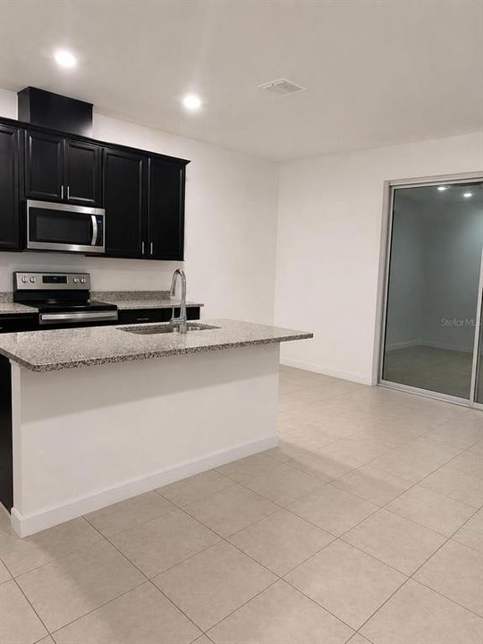 В аренду: $2,550 (3 спален, 2 ванн, 1803 Квадратных фут)