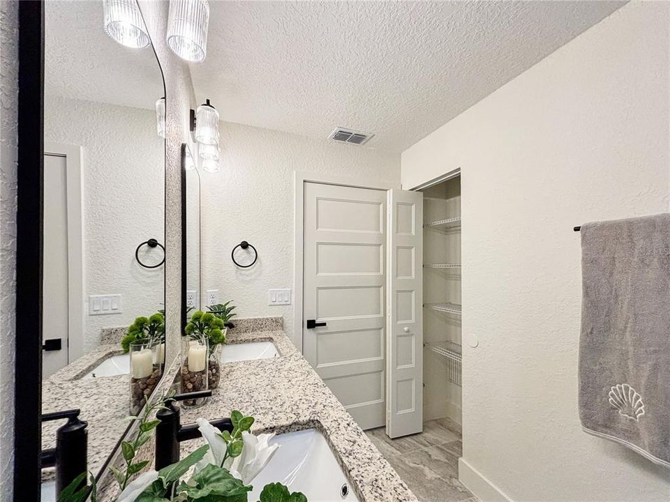 En Venta: $299,900 (3 camas, 2 baños, 1430 Pies cuadrados)
